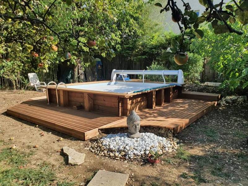 Installation d’une piscine bois en pin  de forme rectangulaire avec terrasse en pin traité classe 4 sur terrain plat prés de Valence dans la Drôme